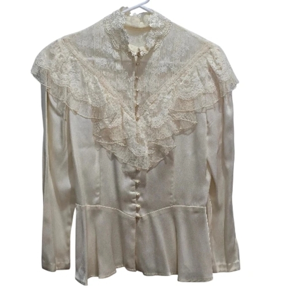 Gunne Sax Tops - Gunne Sax Ivory Lace Ruffle Blouse Size 11